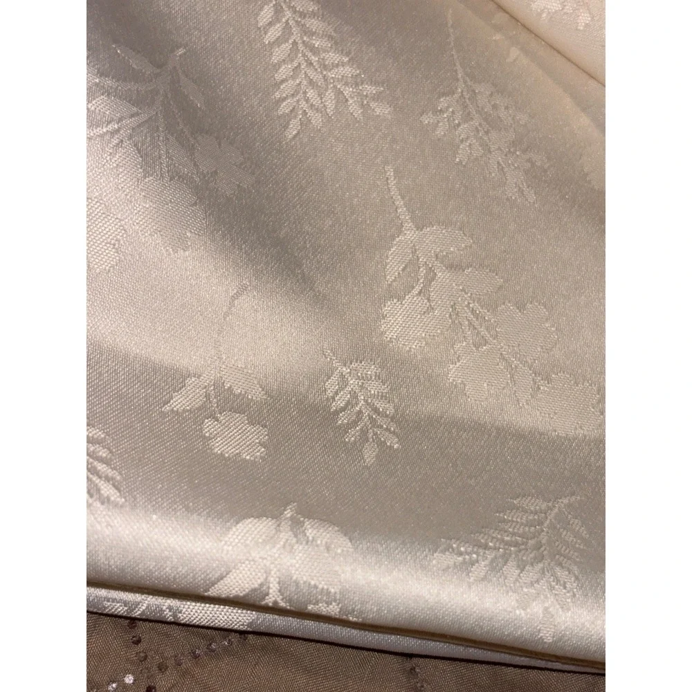 Kirkton House Ivory Floral Damask Tablecloth Polyester Jacquard 713491 RN100345